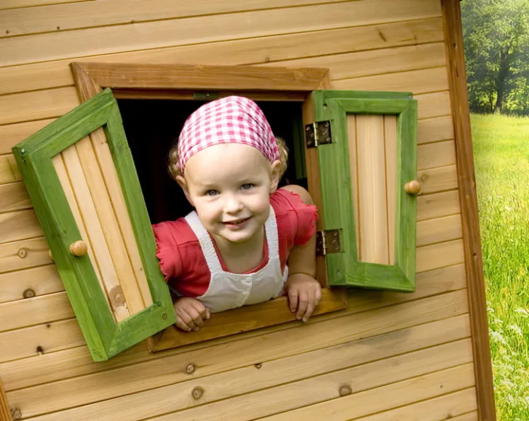 Holz-Spielh�user f�r den Garten. Mit oder ohne Rutsche und Sandkasten.
